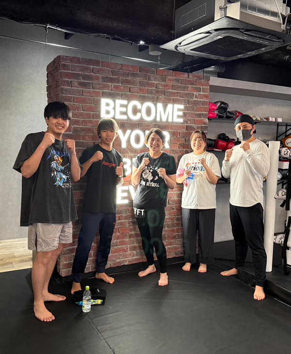 [写真]横浜店のトレーニング器具